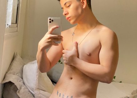 Boy oh Boi nude selfie