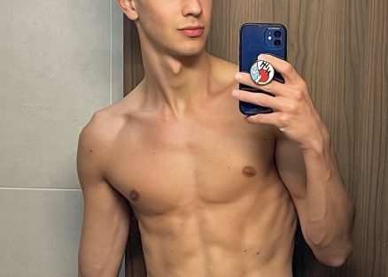 Sexy OnlyFans guys: Xander